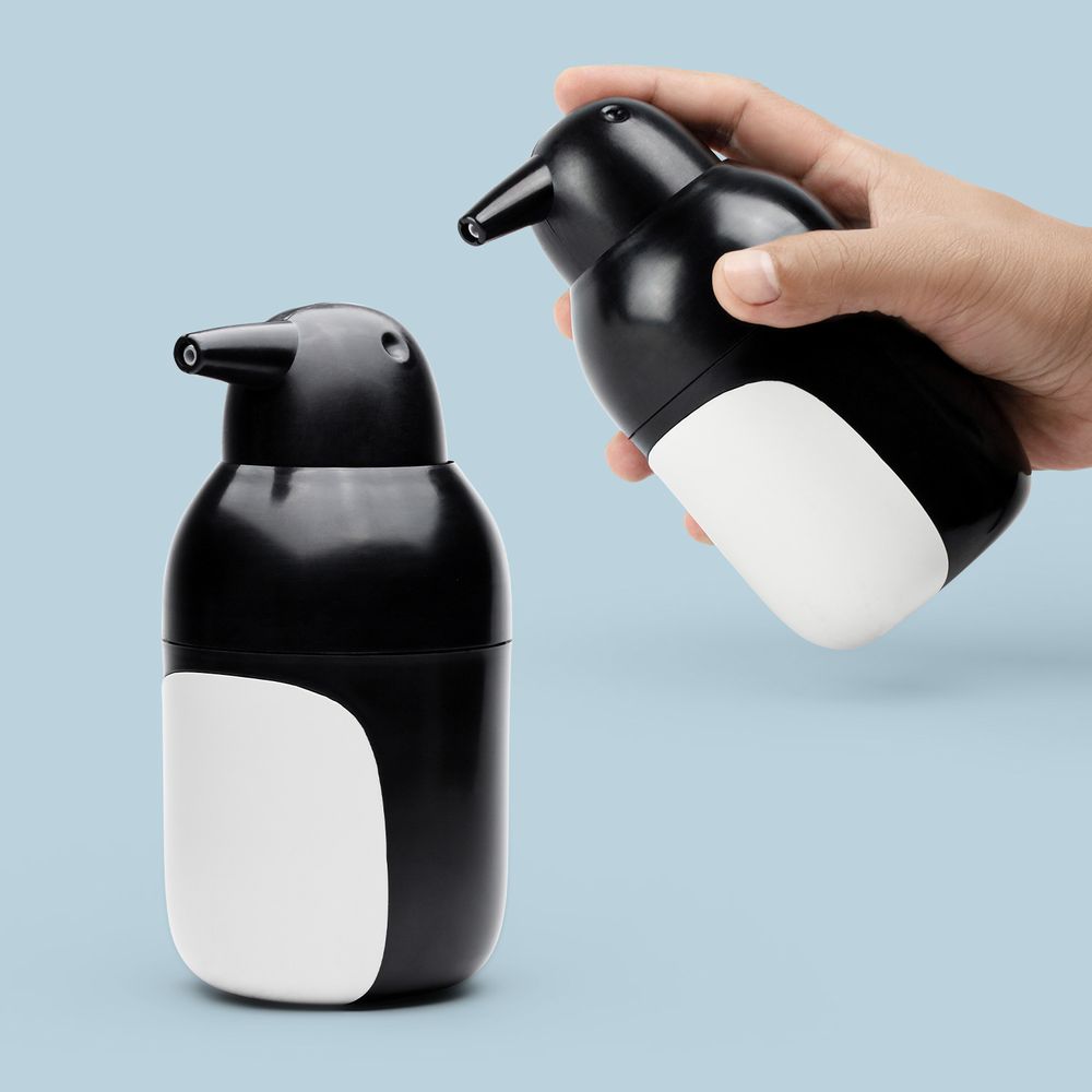 Cadeaux - Distributeur de savon pingouin - Collection Iceberg Bathroom : Matériaux respectueux de l'environnement 100% recyclables - QUALY DESIGN OFFICIAL