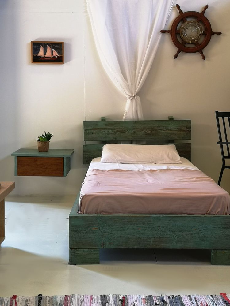 Decorative objects - Floating Night stand "Freedom" - LIVING MEDITERANEO