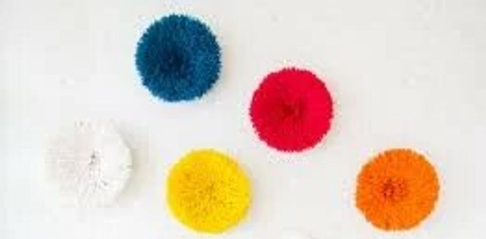 Autres décorations murales - Ensemble de 05 juju hats de 50 cm : juju hats ou décoration murale ou objet déco ou coiffe bamileke - HOME DECOR FR