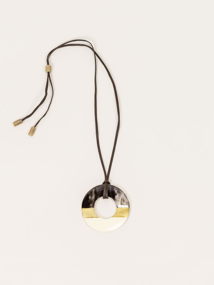 Bijoux - Marbled horn pendant with off-white lacquer and brass - L INDOCHINEUR X RIVÊT