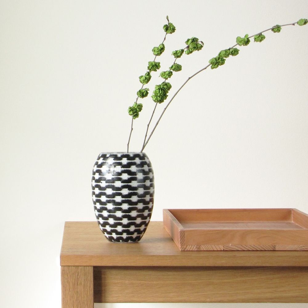 Vases - B&W Resonance Barrel Vase Medium - SYNCHROPAINT