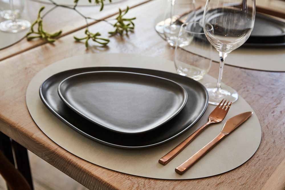 Table mat - TABLE MAT, OVAL - LIND DNA
