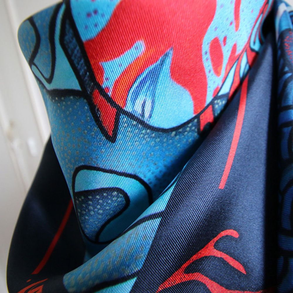 Foulards et écharpes - Carré / foulard - POISSONS PERROQUETS 90 - imprimé 100 % twill de soie - 90 x 90 cm - roulotté à la française - MAISON FÉTICHE