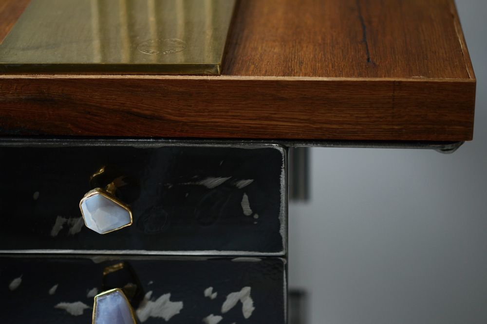 Objets design - Table de chevet, commode - TITI - PATRIZIA CORVAGLIA JEWELRY AND ART