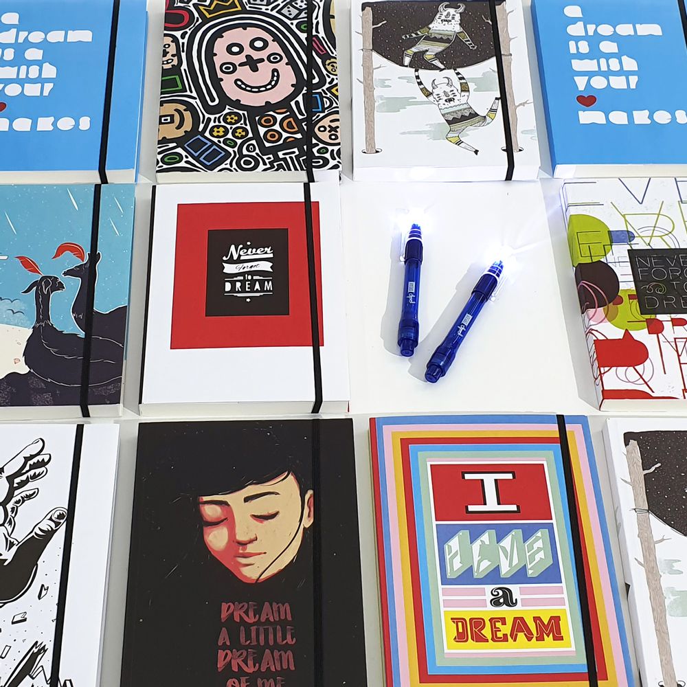 Cadeaux - Dream Journal - Notebook & Led Light Stylo - PULP SHOP