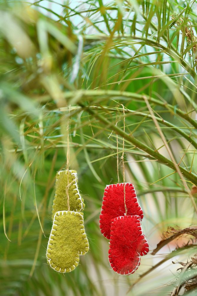 Christmas garlands and baubles - Handmade Felt Toys and Christmas Ornaments - DE KULTURE WORKS