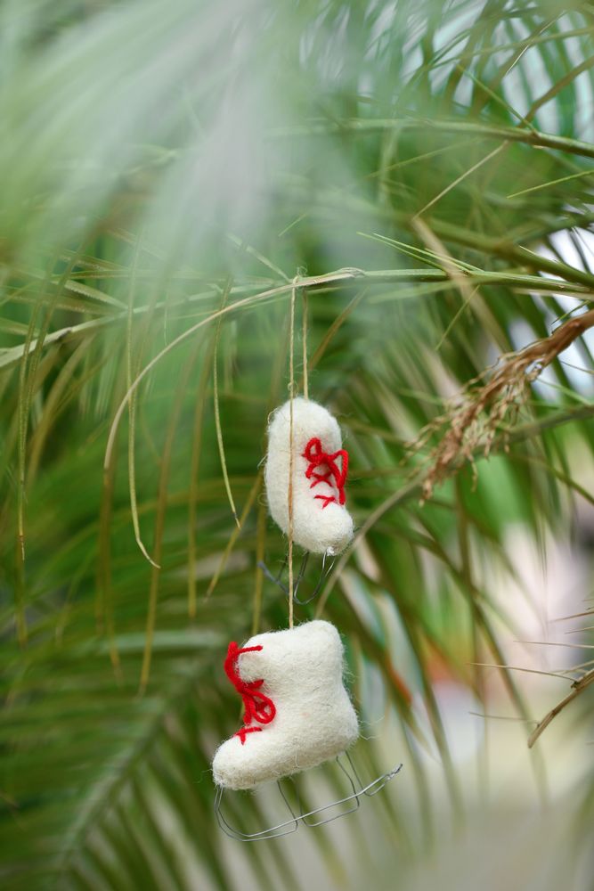 Christmas garlands and baubles - Handmade Felt Toys and Christmas Ornaments - DE KULTURE WORKS