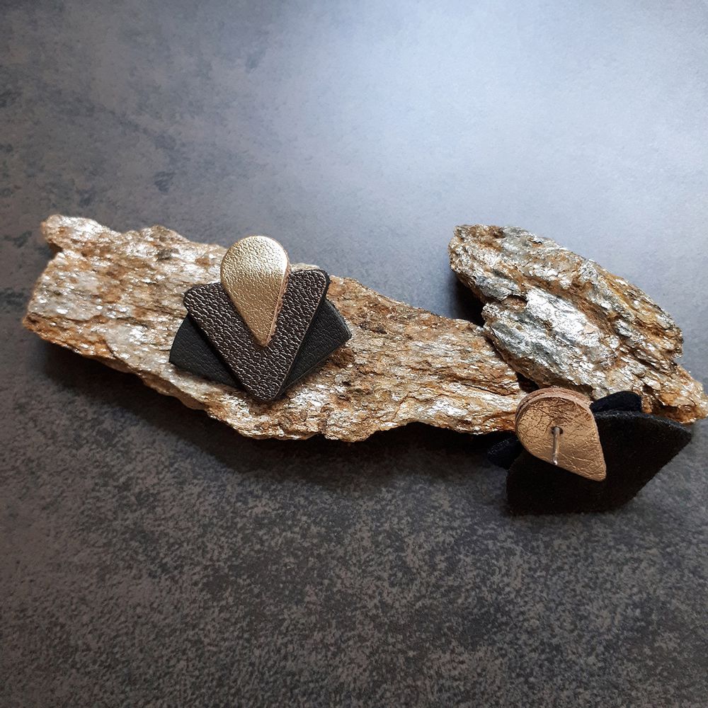 Bijoux - Puces d'oreilles ART DÉCO en cuir recyclé - NI UNE NI DEUX BIJOUX