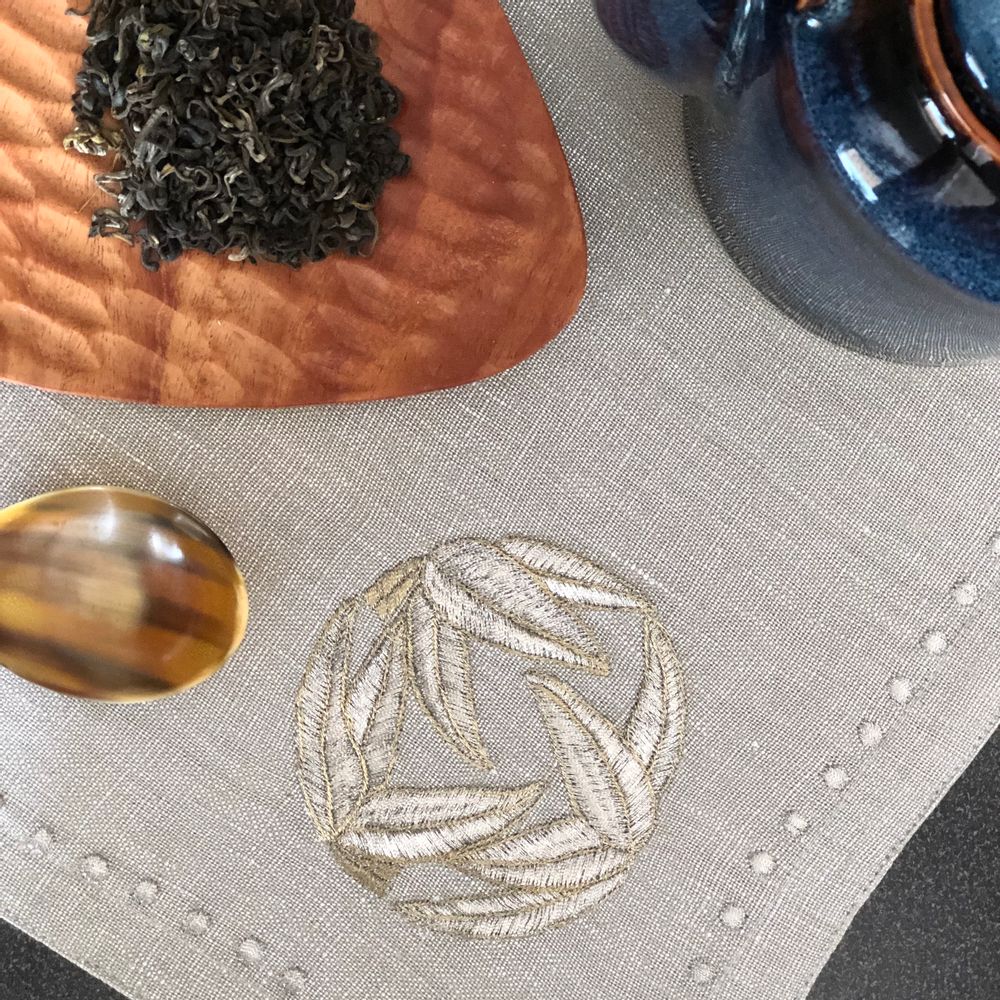 Mugs - Gold & Silver Embroidered Table Linen - ZAOZAM