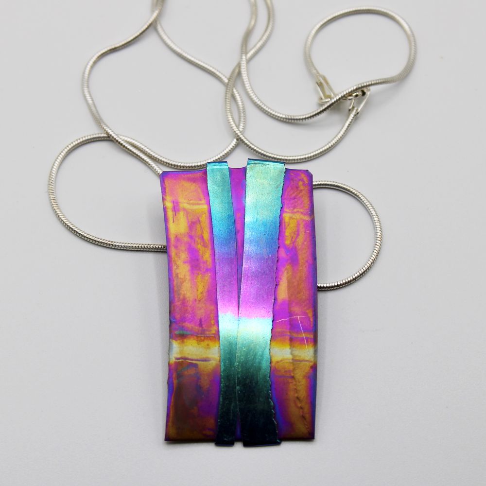 Cadeaux - Pendentif rectangulaire titane et niobium - PEDRO SEQUEROS