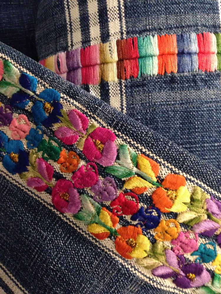 Coussins textile - Broderies. - IXCASALA