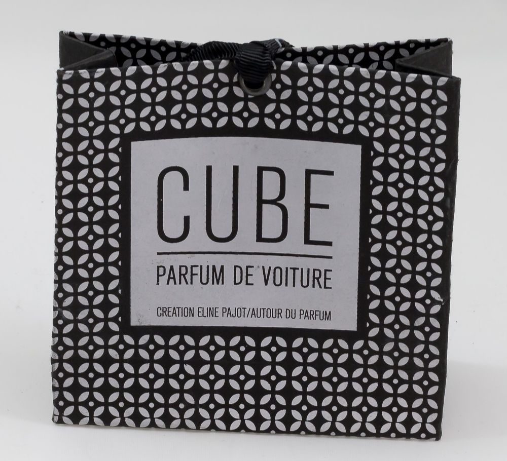 Scent diffusers - Cube or Heart for Car Perfume - AUTOUR DU PARFUM
