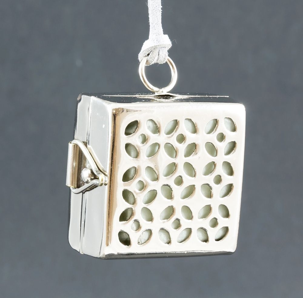 Scent diffusers - Cube or Heart for Car Perfume - AUTOUR DU PARFUM