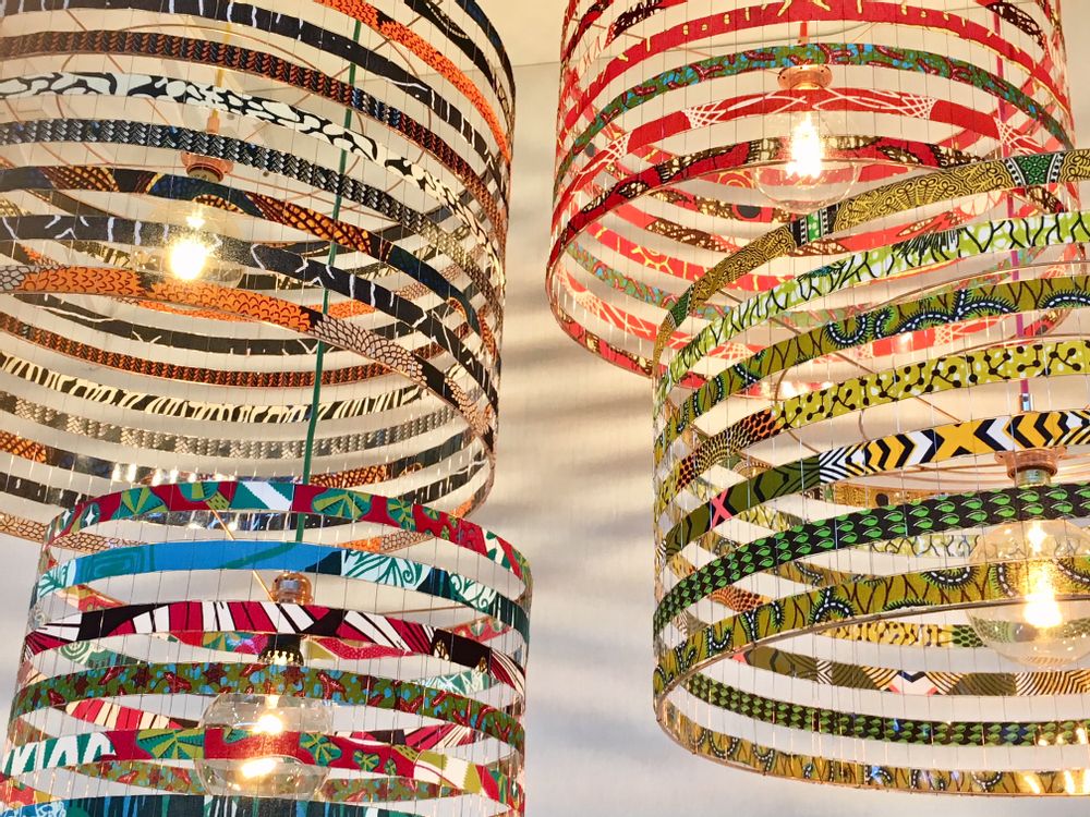 Hanging lights - MEGAWAX - PETITES SÉRIES ENTRE ILLUMINÉS
