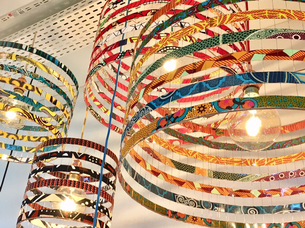 Hanging lights - MEGAWAX - PETITES SÉRIES ENTRE ILLUMINÉS