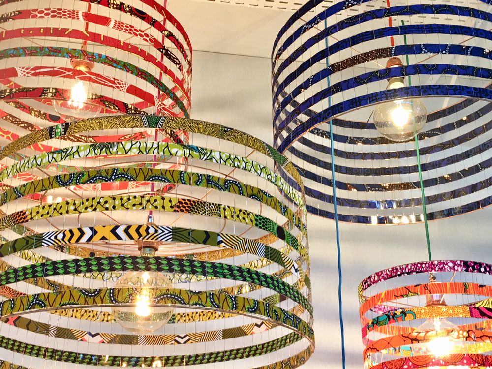 Hanging lights - MEGAWAX - PETITES SÉRIES ENTRE ILLUMINÉS