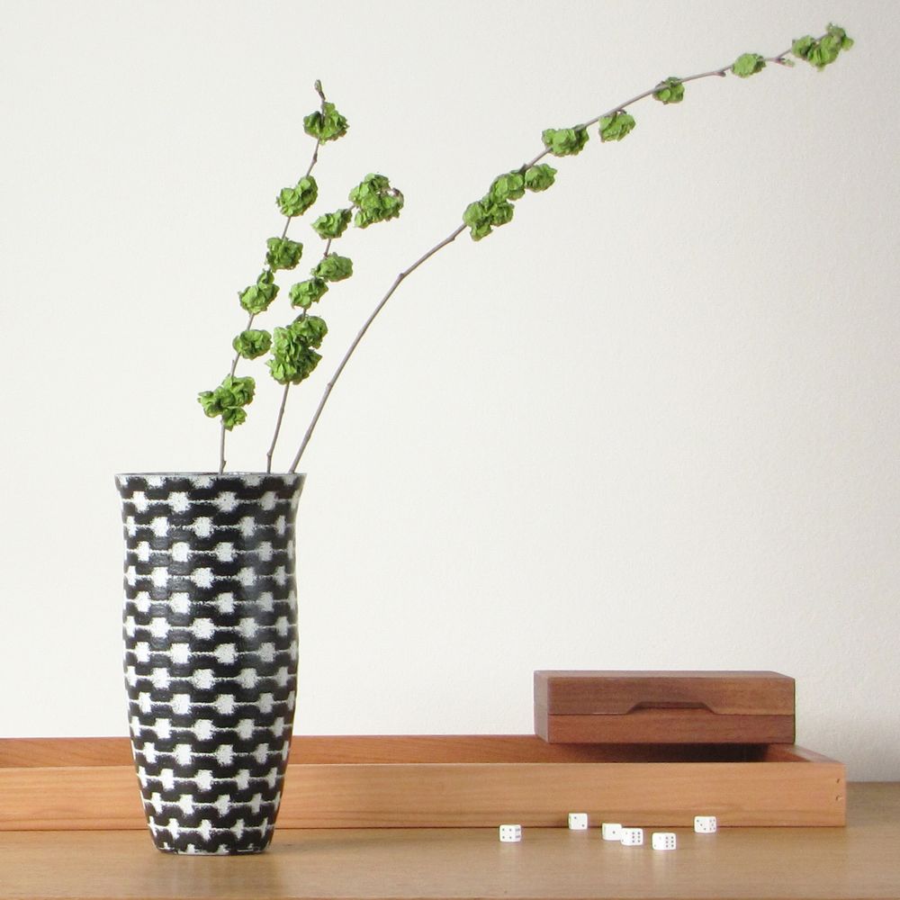 Vases - B&W Resonance Flower Vase MED - SYNCHROPAINT