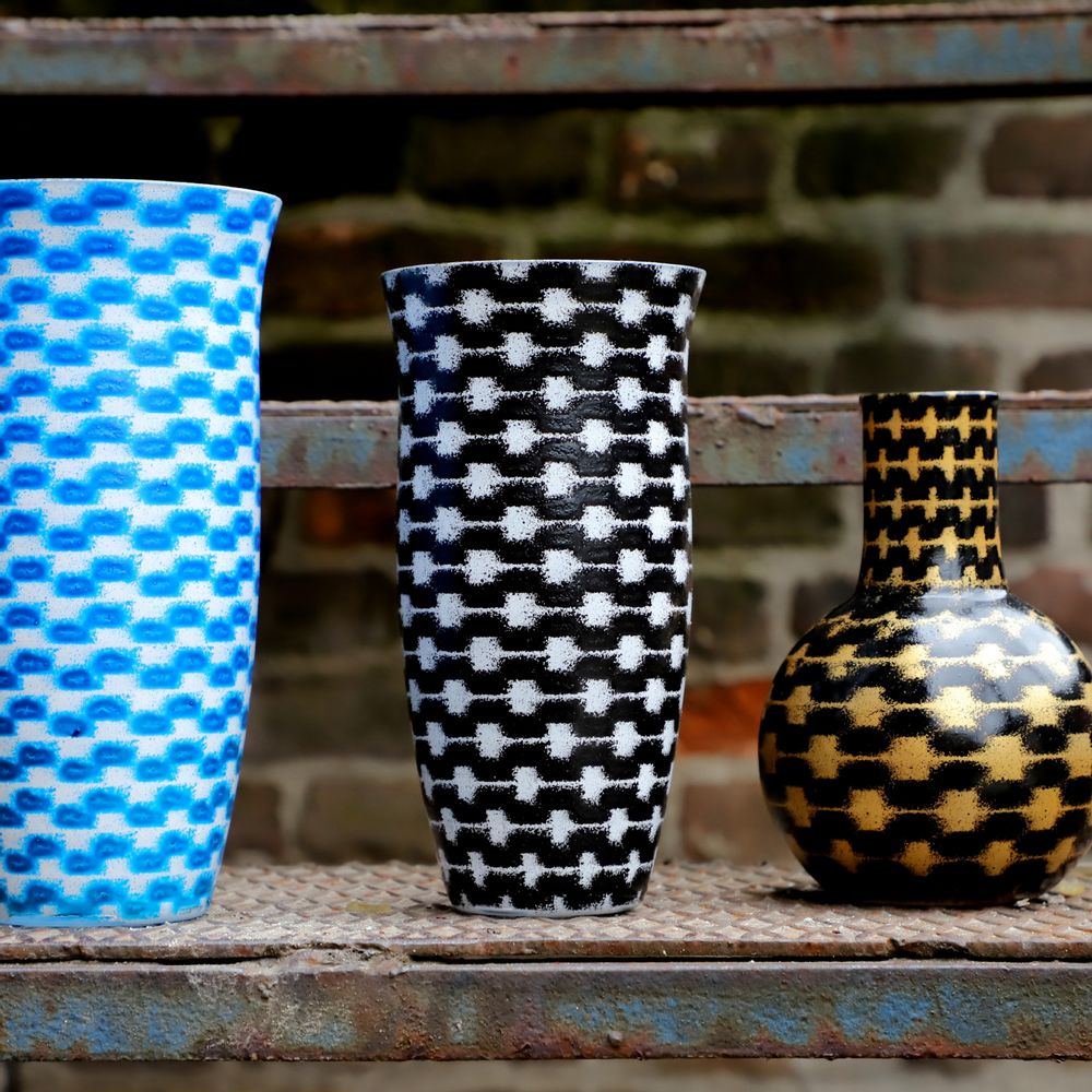 Vases - B&W Resonance Flower Vase MED - SYNCHROPAINT