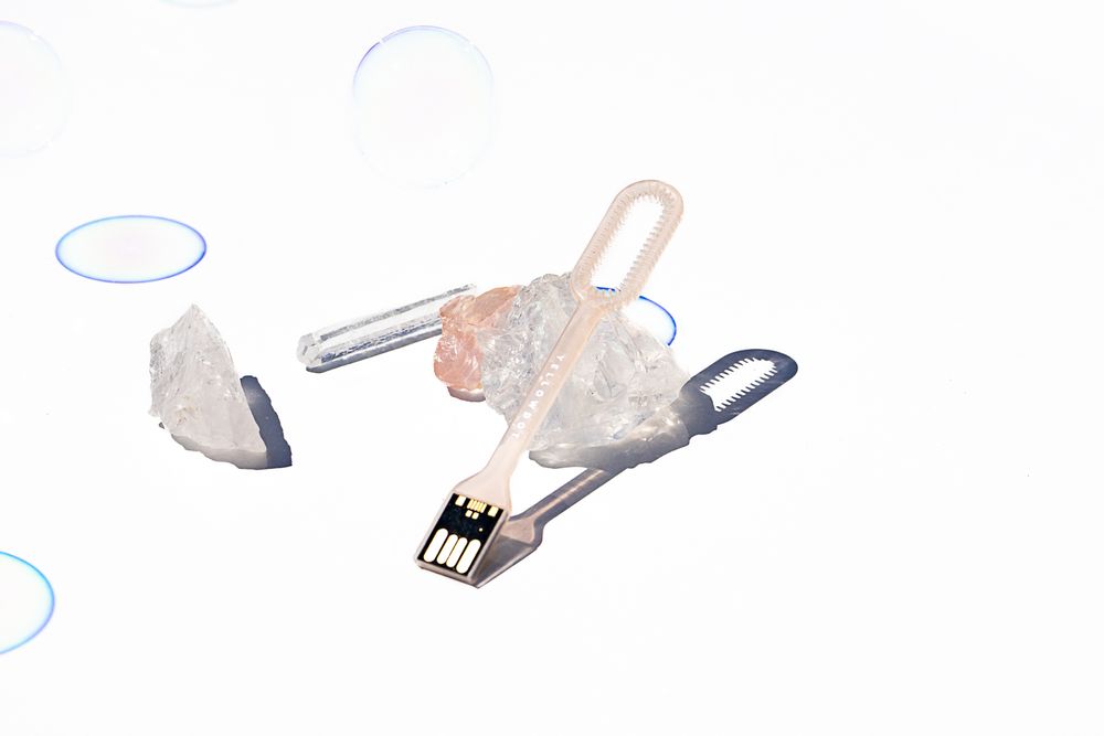 Cadeaux - Clé mémoire Bubble | Clé USB | Quartz rose 32 Go - YELLOWDOT DESIGN STUDIO