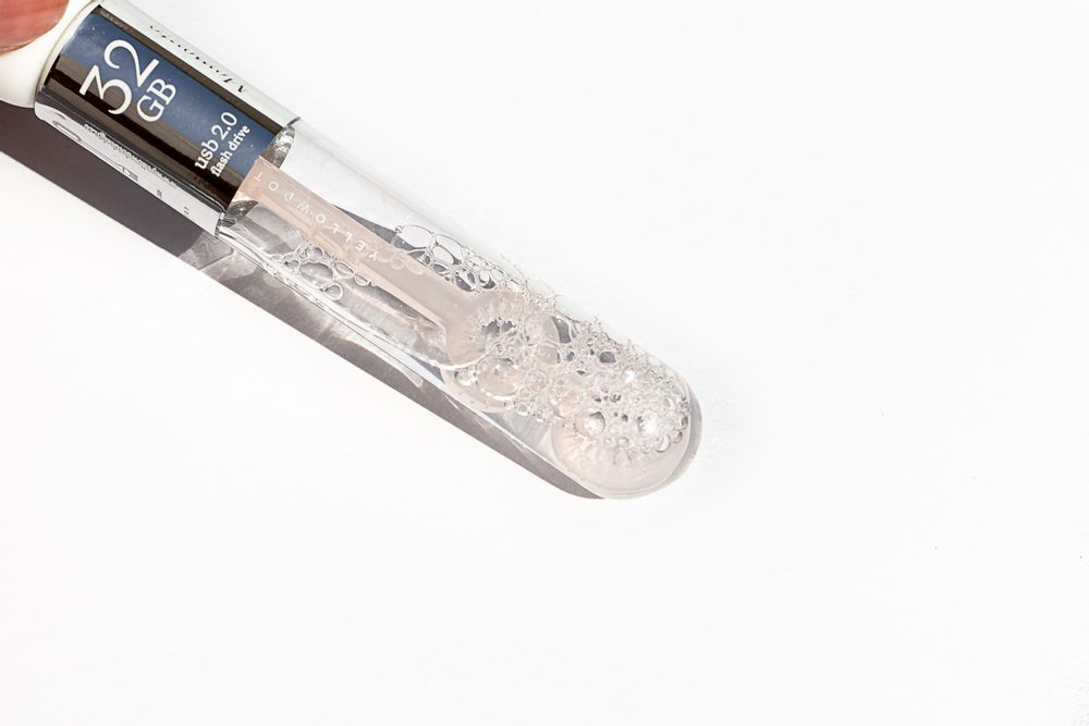Cadeaux - Clé mémoire Bubble | Clé USB | Quartz rose 32 Go - YELLOWDOT DESIGN STUDIO