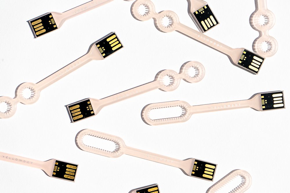 Cadeaux - Clé mémoire Bubble | Clé USB | Quartz rose 32 Go - YELLOWDOT DESIGN STUDIO