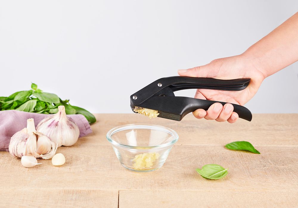 Kitchen utensils - GARLIC PRESS AND CUTTER - BLACK - M&CO