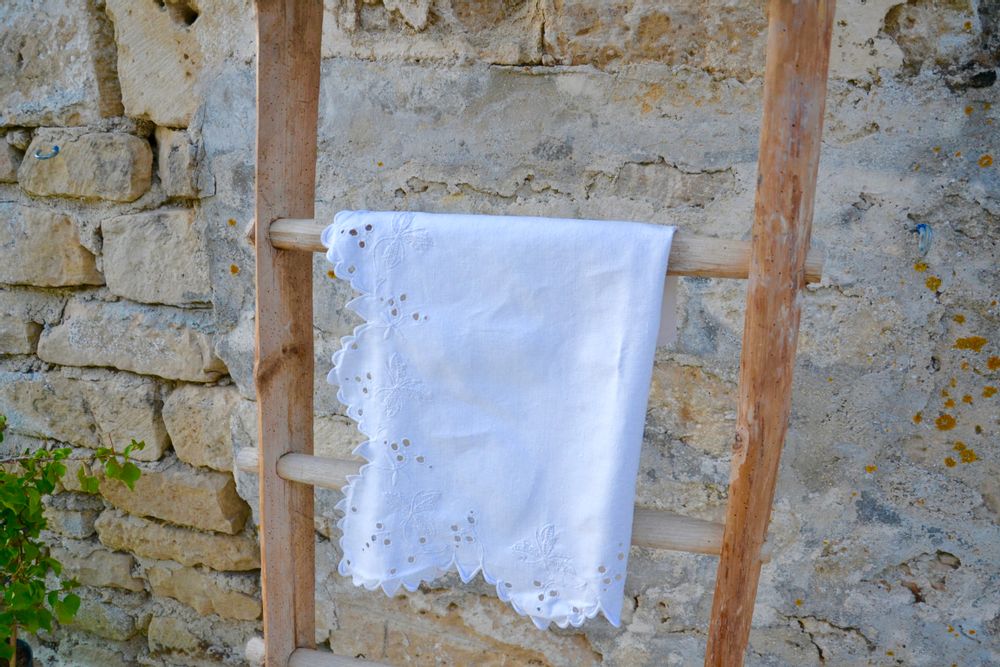 Tea towel - old wheel - FAMILY ROOM