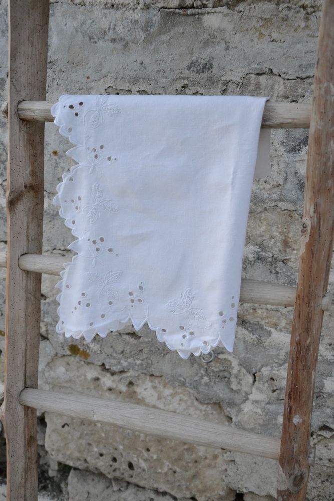 Tea towel - old wheel - FAMILY ROOM