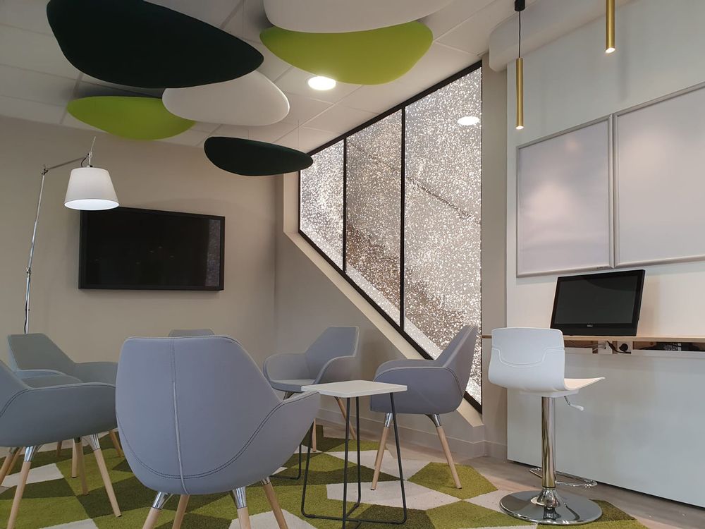 Aménagements pour bureau - Cloison en lumière dans un espace tertiaire - DACRYL