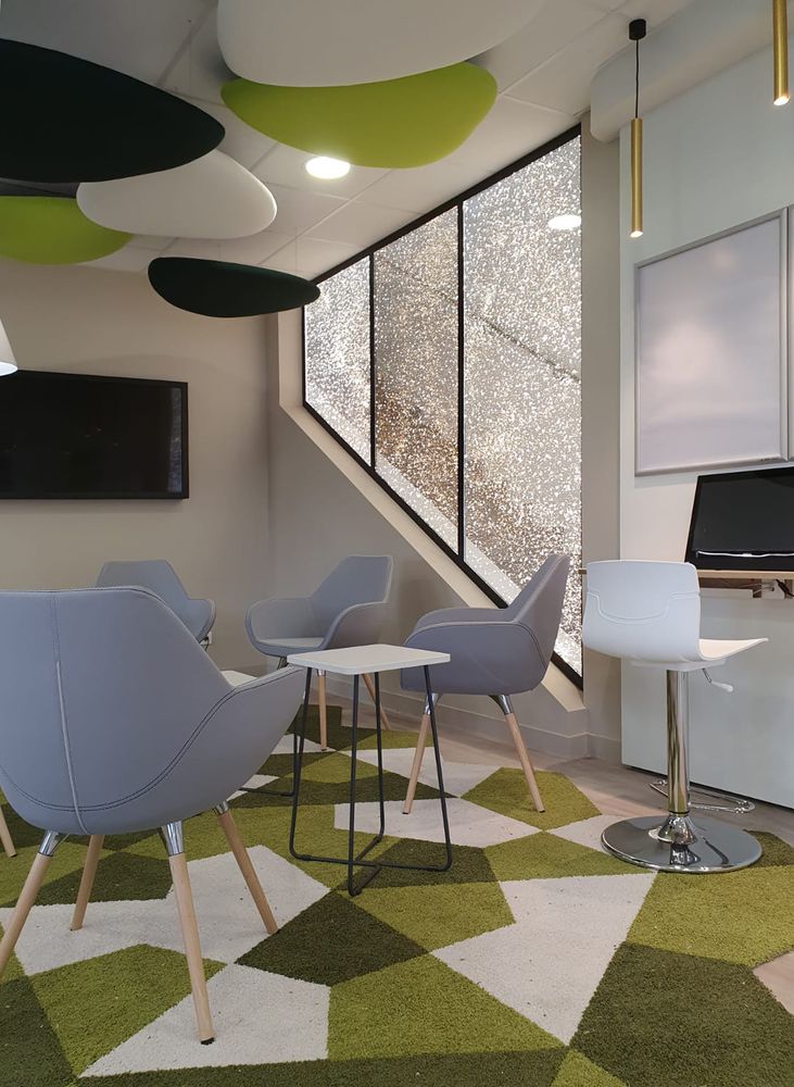 Aménagements pour bureau - Cloison en lumière dans un espace tertiaire - DACRYL