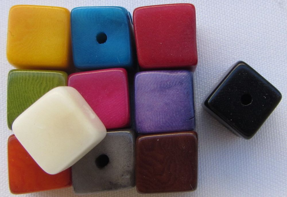 Artistic hardware - Cubes in TaguaNut. Vegetal ivory - TIERRATAGUA & CREATIERRA