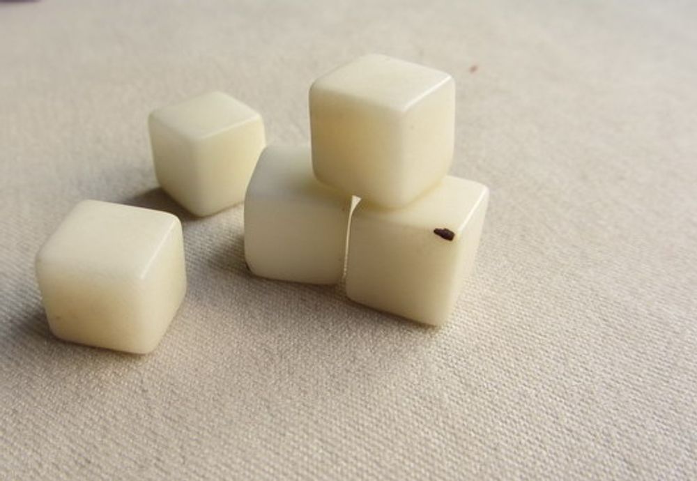 Artistic hardware - Cubes in TaguaNut. Vegetal ivory - TIERRATAGUA & CREATIERRA