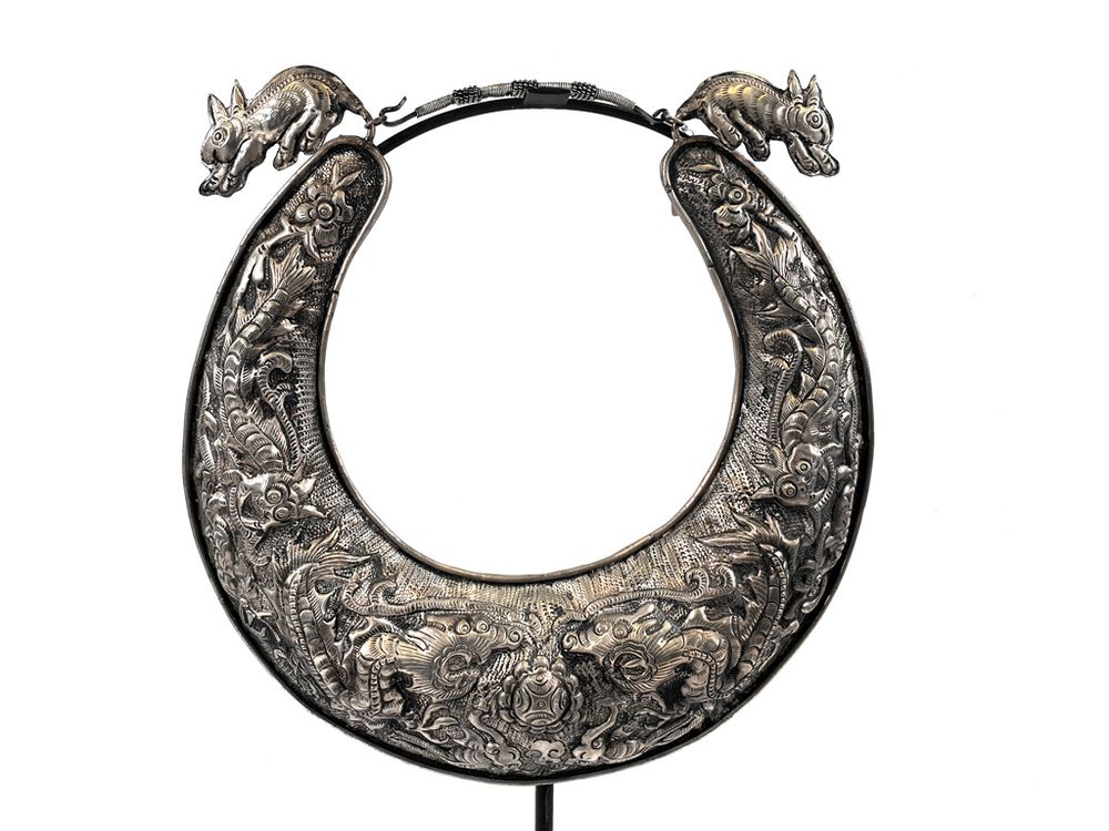 Decorative objects - Chinese Minority Headdress and Jewelry - ASIADECORATION / OBJETSCHINOIS