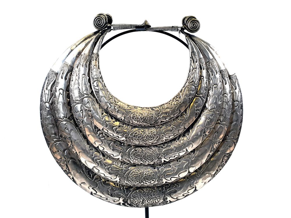Decorative objects - Chinese Minority Headdress and Jewelry - ASIADECORATION / OBJETSCHINOIS