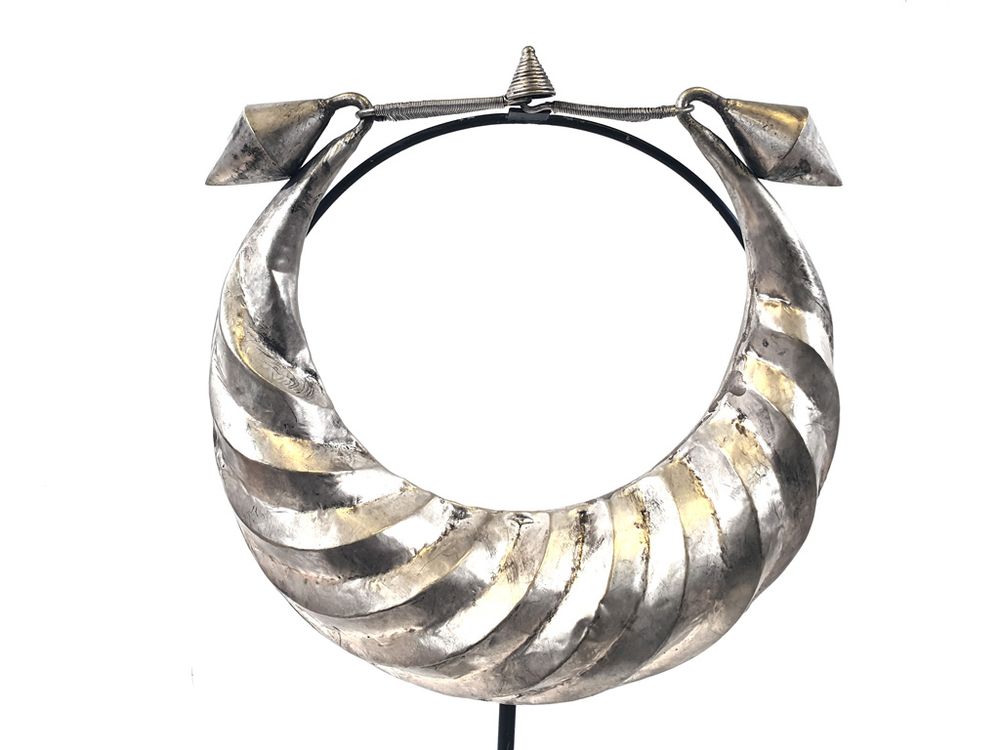 Decorative objects - Chinese Minority Headdress and Jewelry - ASIADECORATION / OBJETSCHINOIS