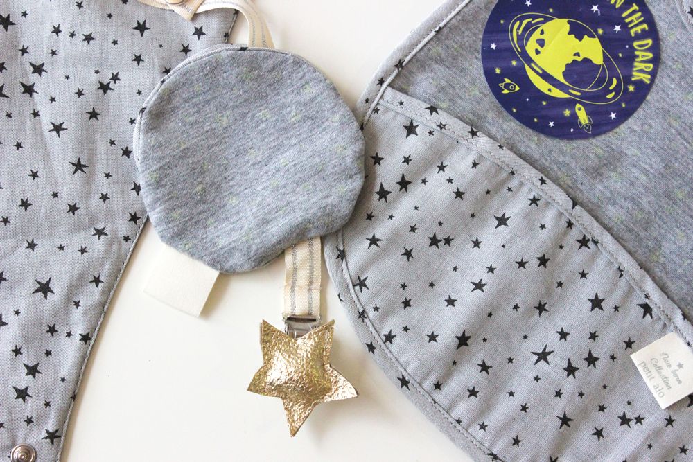 Children's mealtime - TRAVEL BIBS GLOW IN THE DARK - PETIT ALO