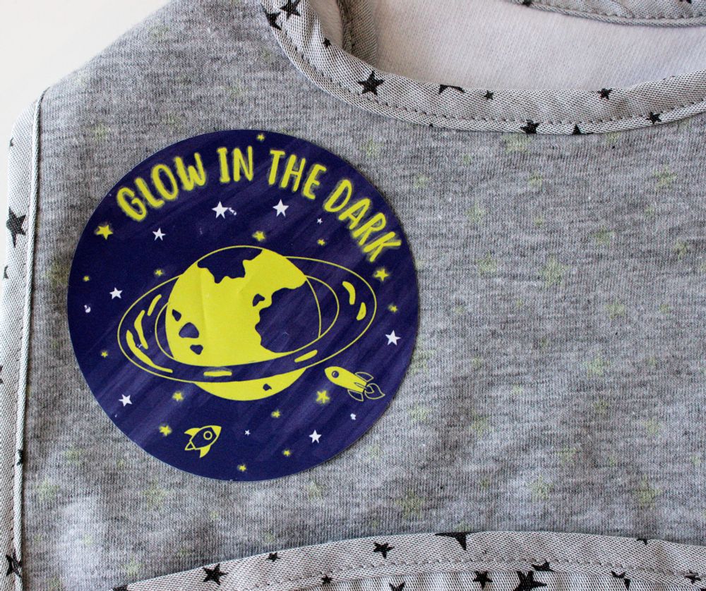 Children's mealtime - TRAVEL BIBS GLOW IN THE DARK - PETIT ALO