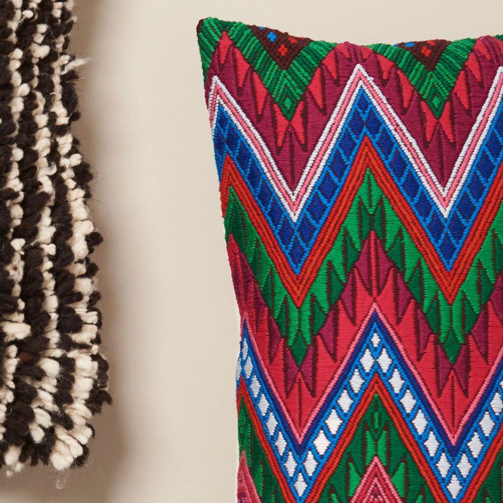 Comforters and pillows - BROCADO SERPIENTE CUSHION RED - NATA Y LIMÓN