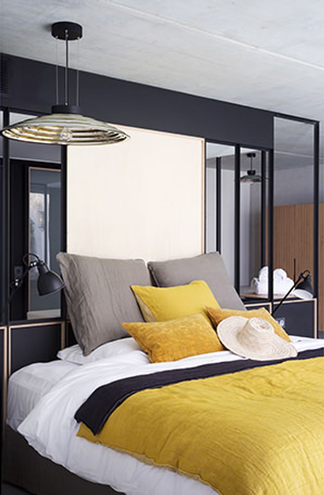 Unique pieces - ECHO glass chandelier and wall light. - RADAR INTERIOR