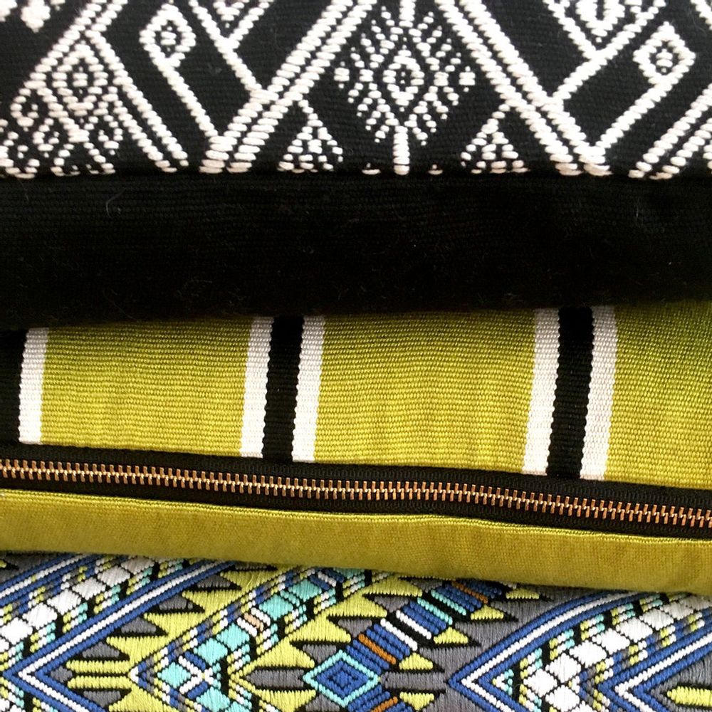 Couettes et oreillers  - COUSSIN BROCADO QUETZAL NOIR - NATA Y LIMÓN
