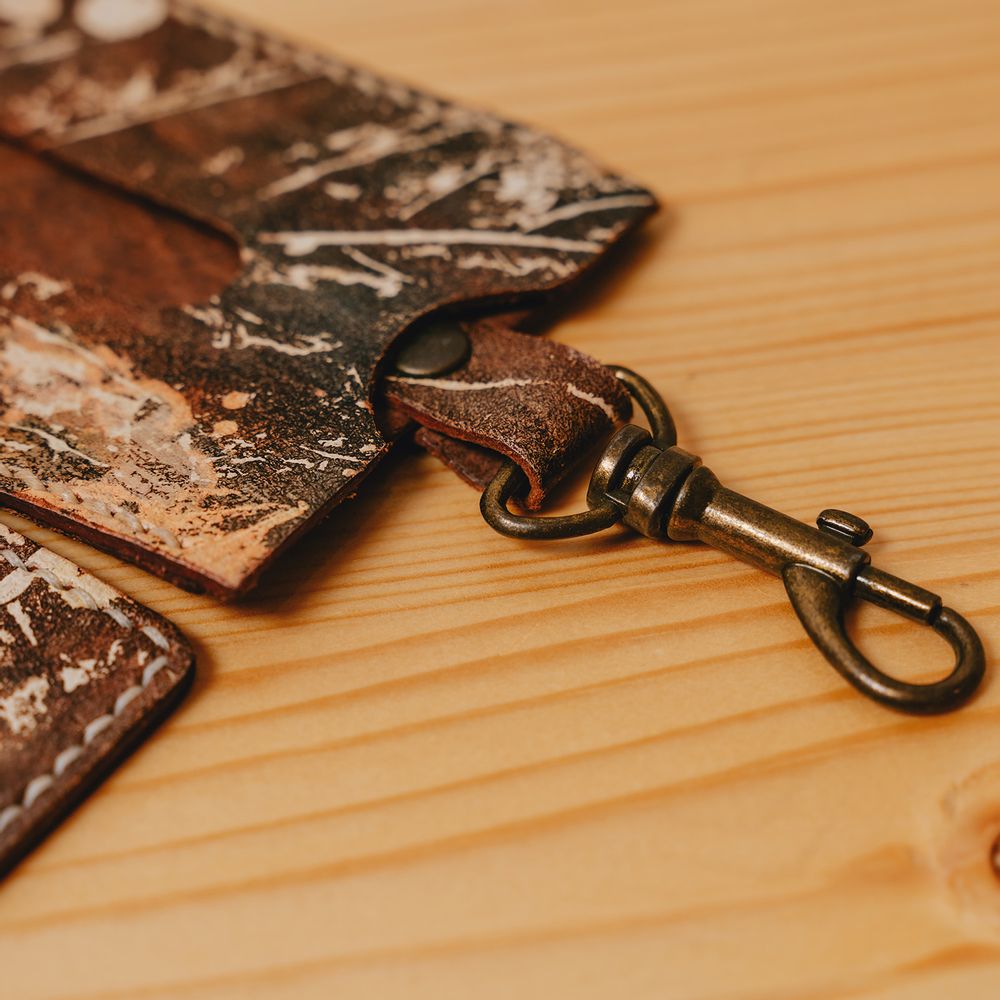 Petite maroquinerie - Le porte-carte en cuir avec le leaf rubbing - TAITUNG ESSENCE - PIYOUNG