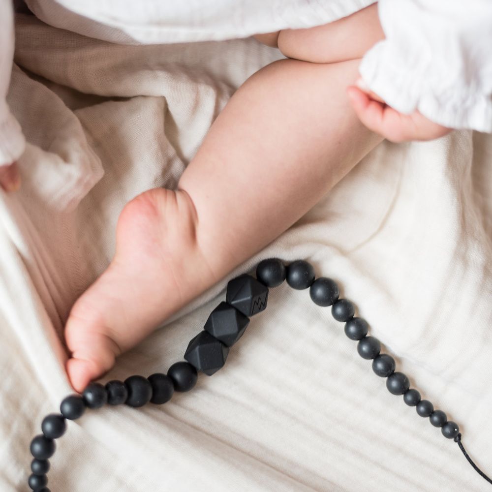 Gifts - Colomba | Carrier, Nursing and Teething Collar - MINTYWENDY
