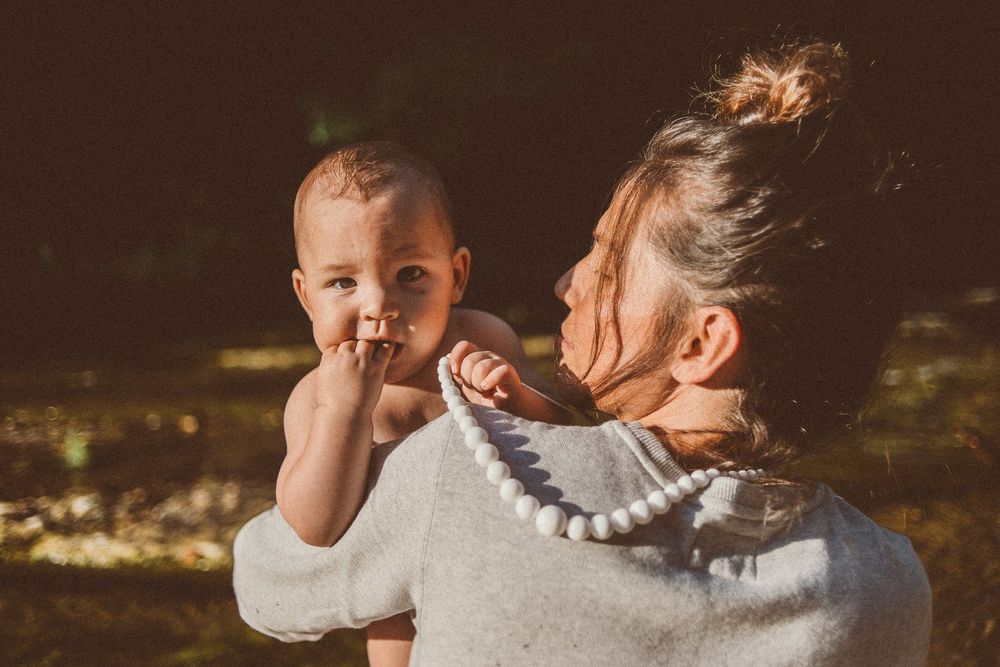 Gifts - Louise| Baby carrier, breastfeeding and Teething Necklace - MINTYWENDY