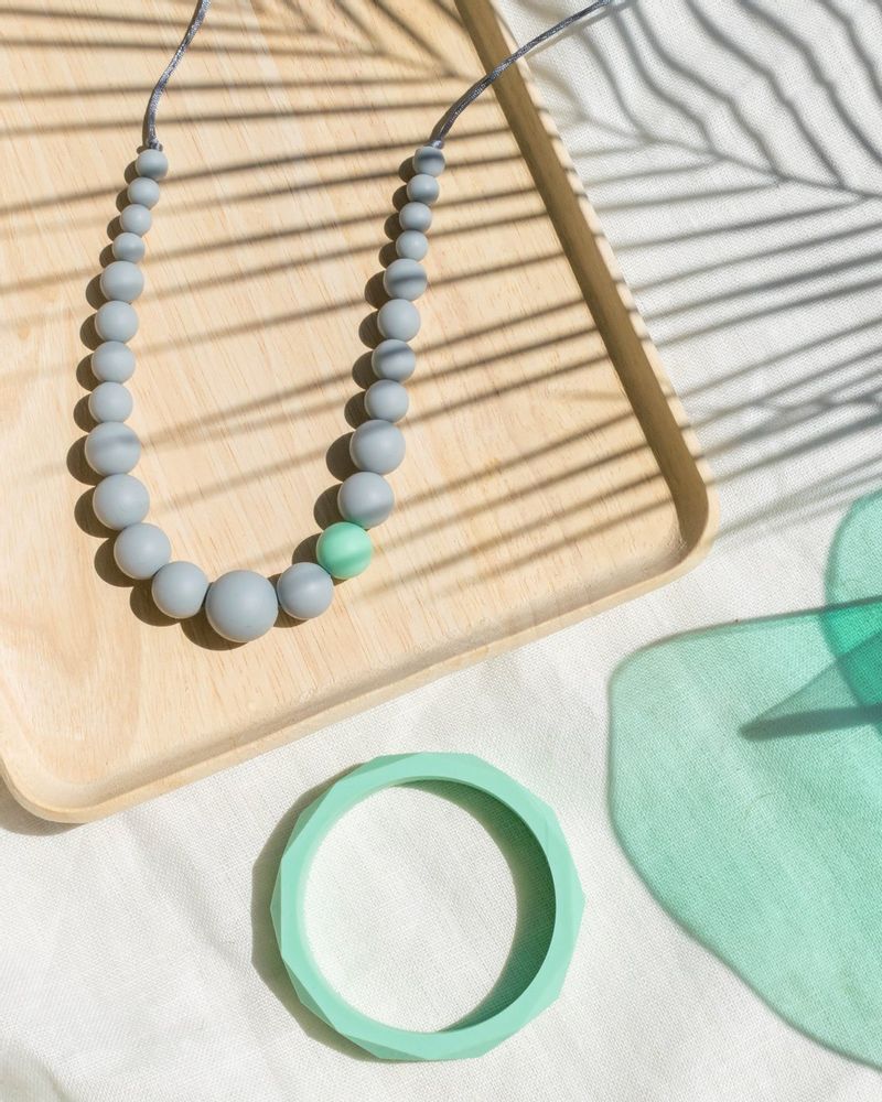 Gifts - Sam | Baby carrier, breastfeeding and Teething Necklace - MINTYWENDY