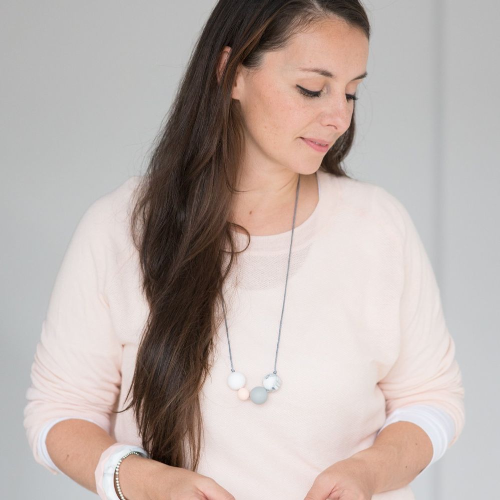 Cadeaux - Love Actually Rose Perle | Collier de portage, d'allaitement et de dentition - MINTYWENDY