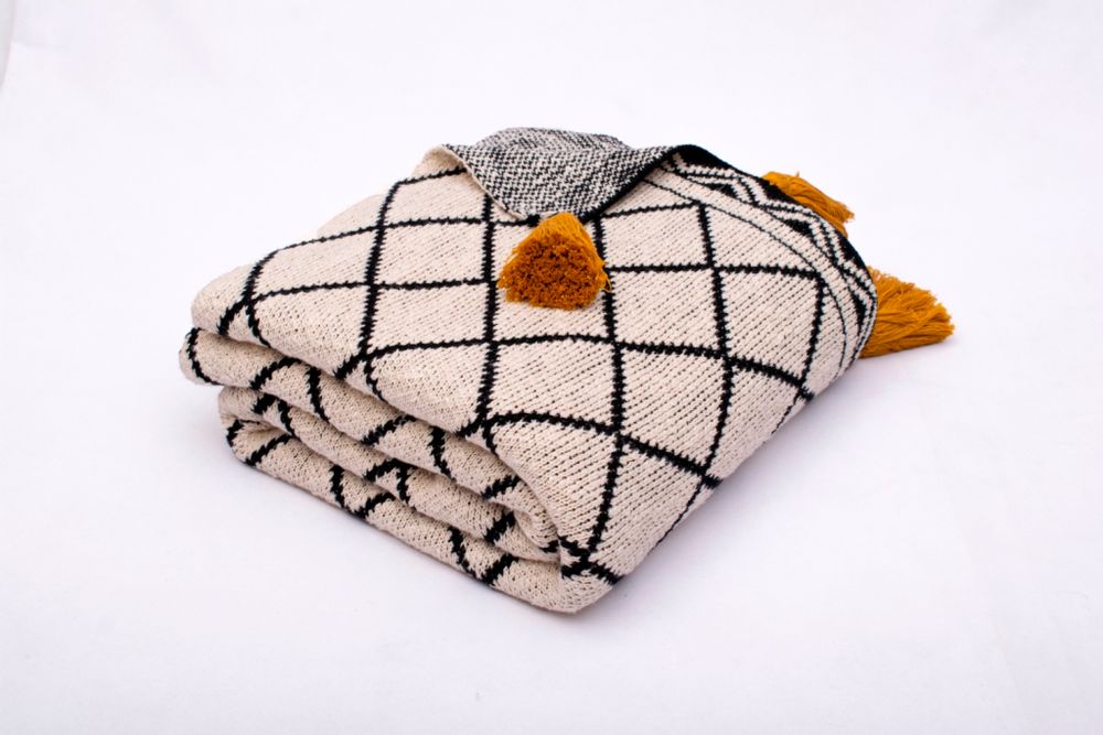 Plaids - DIAMOND TASSEL THROW - KANODIA GLOBAL (P) LTD