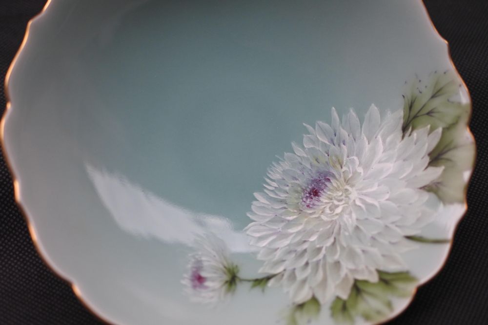 Tea and coffee accessories - Celadon Chrysanthemum, Round bowl - YUKO KIKUCHI
