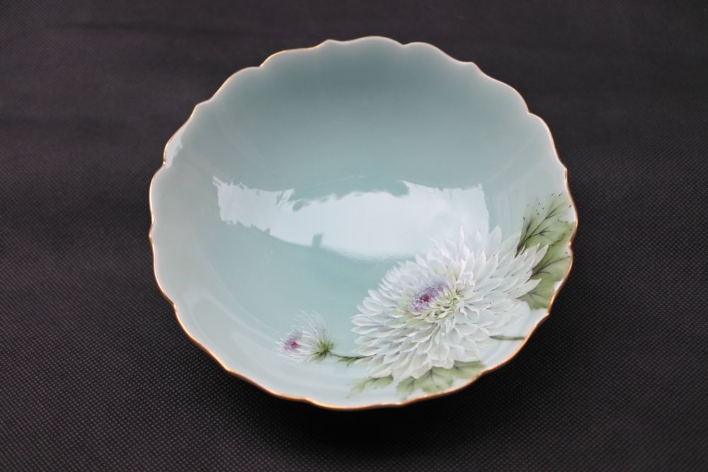 Tea and coffee accessories - Celadon Chrysanthemum, Round bowl - YUKO KIKUCHI