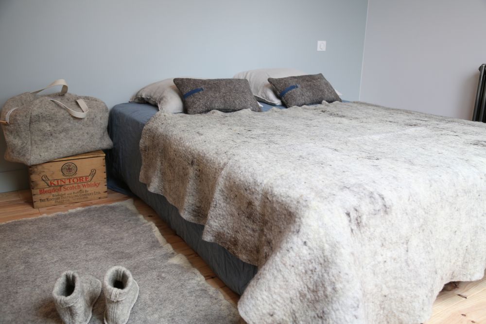 Decorative objects - Wool Felt Blanket - HL- HELOISE LEVIEUX