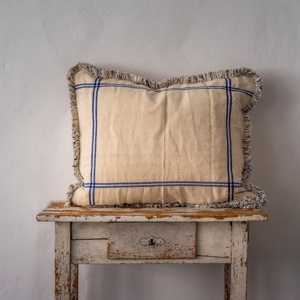 Couettes et oreillers  - Oreiller : chanvre hongrois antique tissé à la main - LINEAGE BOTANICA - THE ART OF WELLBEING